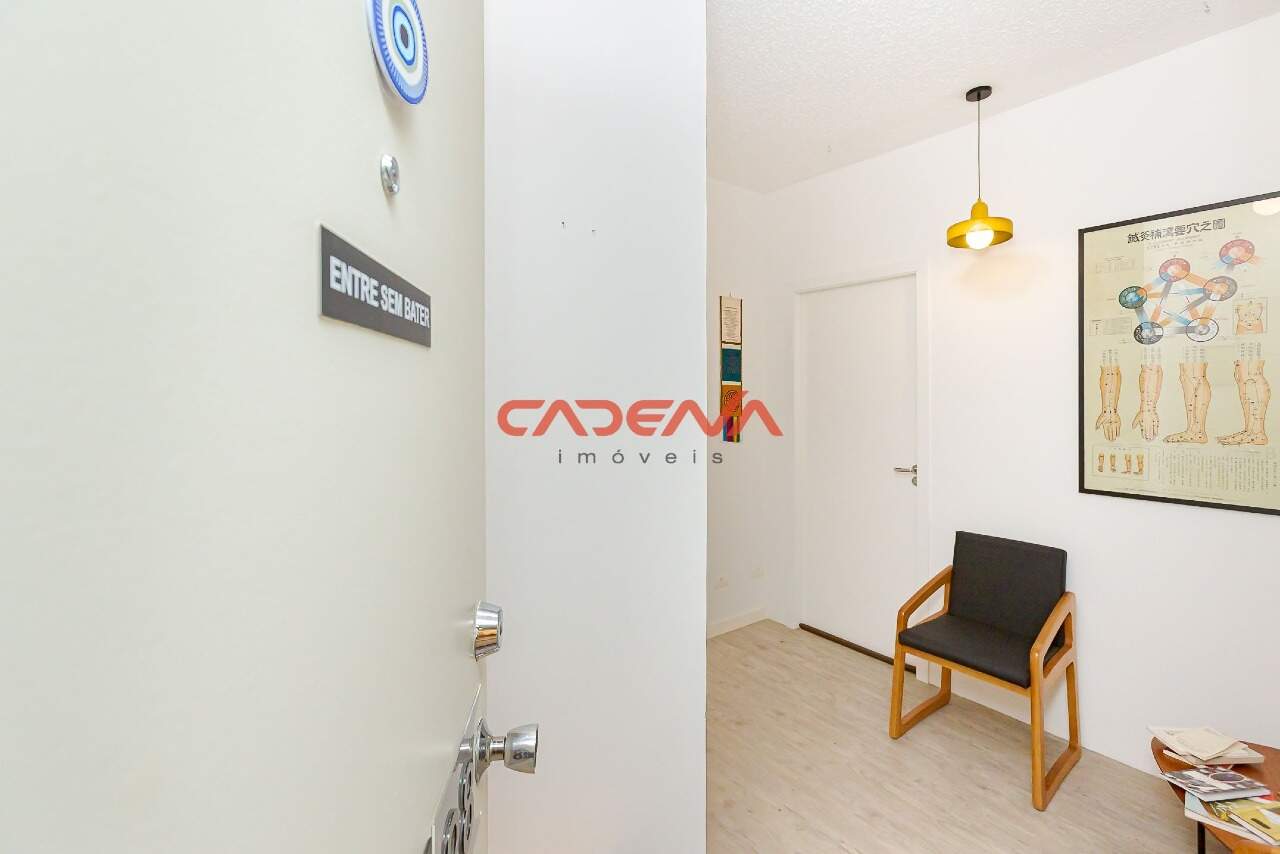 Sala à venda no Batel: 