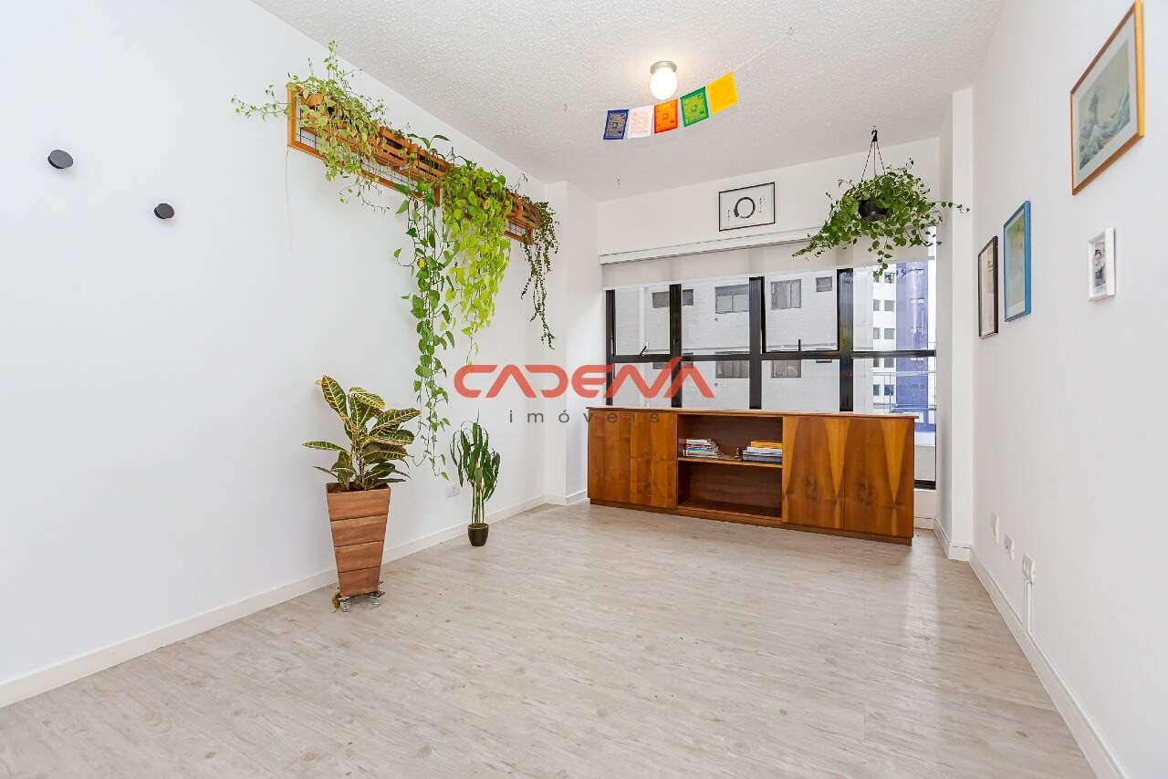 Sala à venda no Batel: 