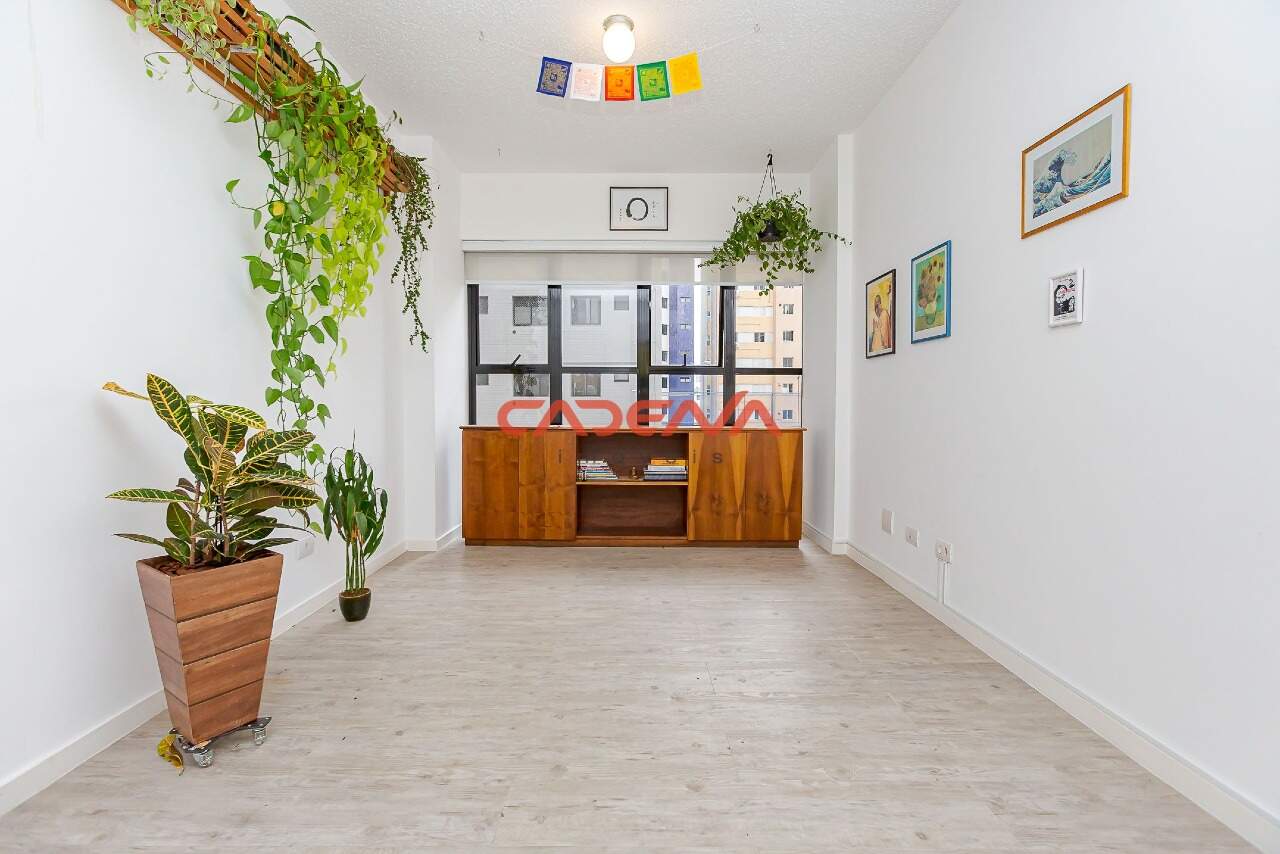 Sala à venda no Batel: 