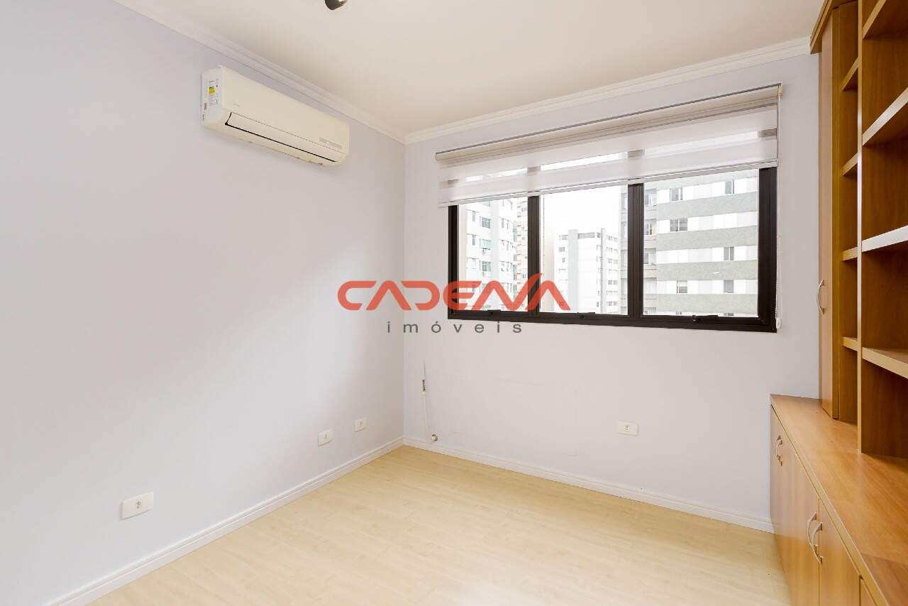 Sala à venda no Batel: 
