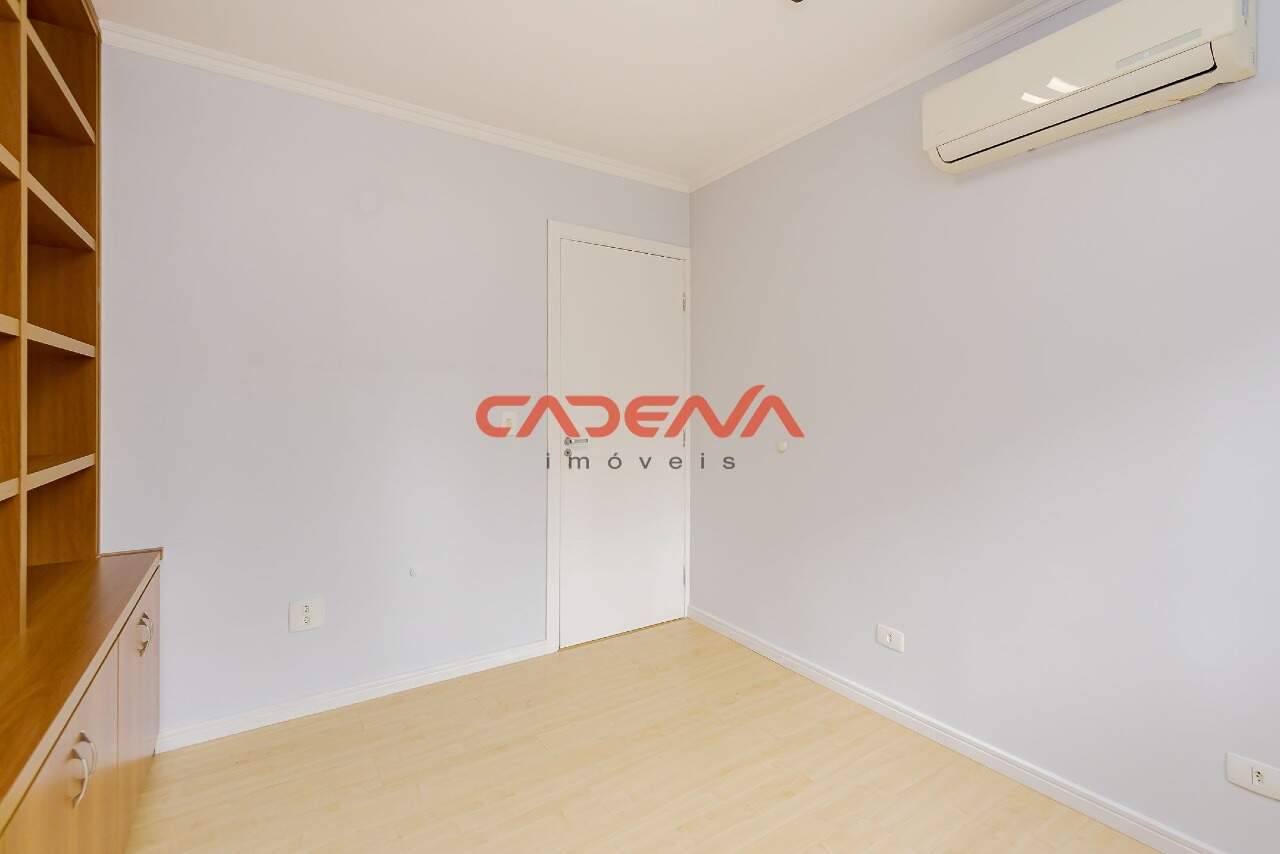Sala à venda no Batel: 