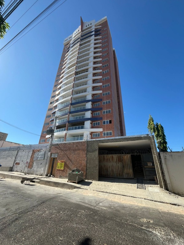 Apartamento à venda no Jóquei: 