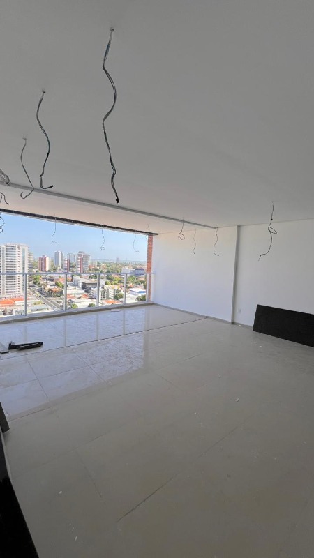 Apartamento à venda no Jóquei: 