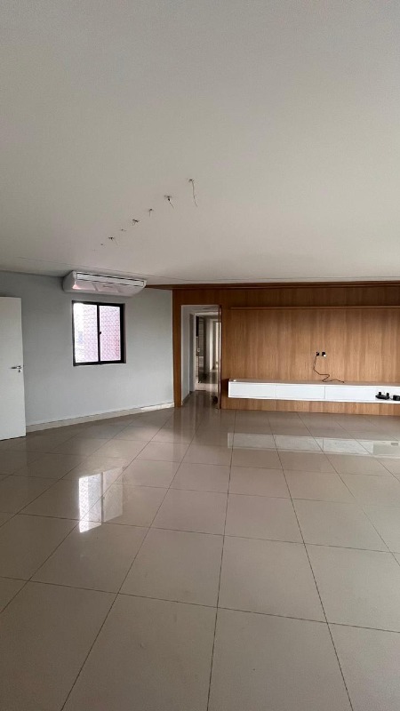 Apartamento à venda no Jóquei: 