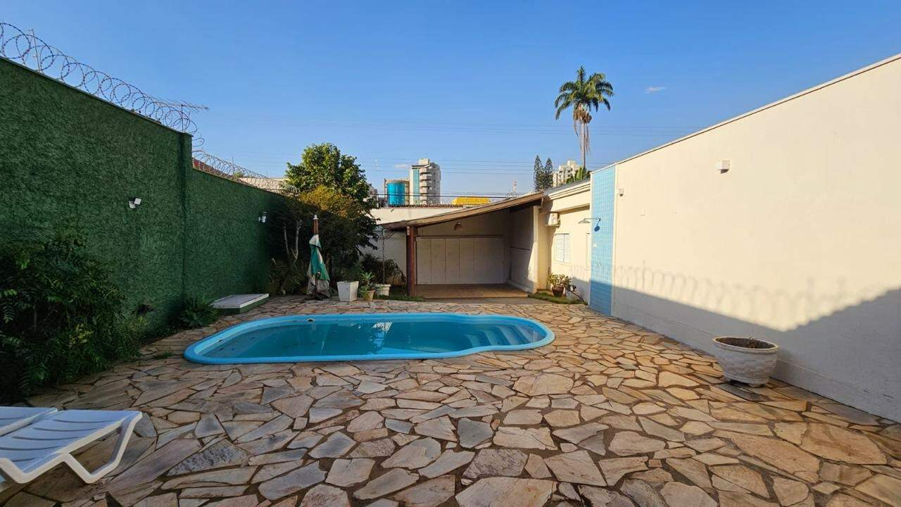 Casa à venda - Mercês 4 quartos - Casa em Mercês