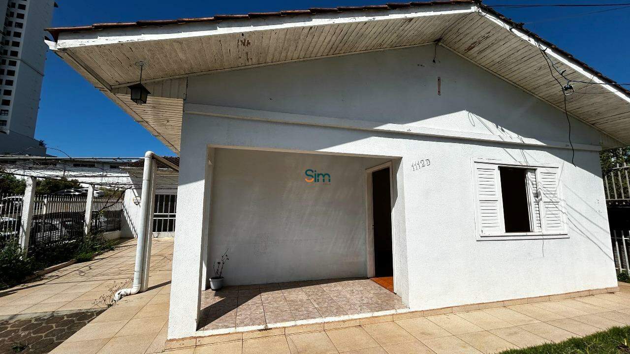 Casa à venda com 4 dormitórios, 2 banheiros, 2 vagas de garagens e 156m² de área privativa no bairro Centro