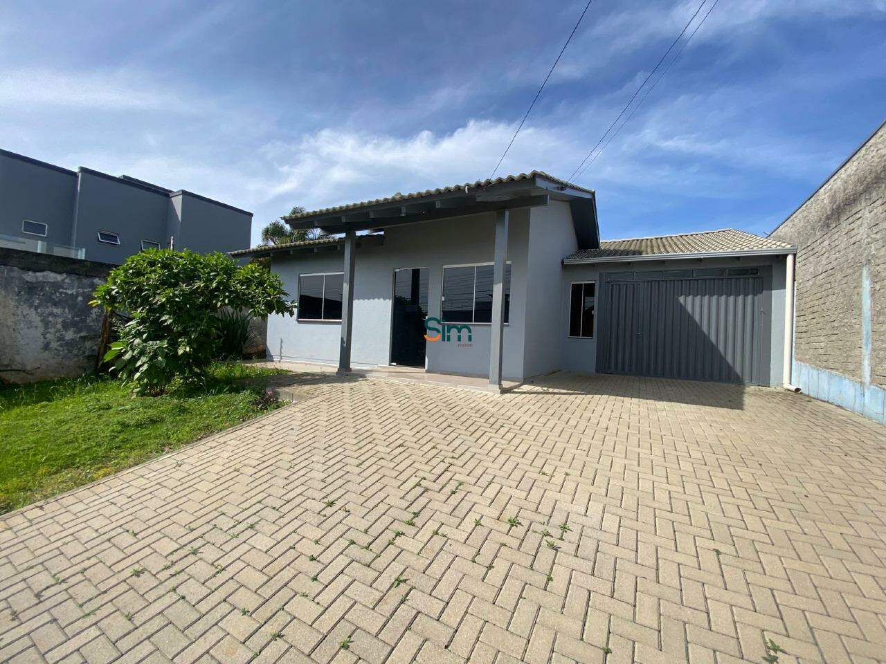 Casa para alugar com 2 dormitórios, 2 banheiros, 2 vagas de garagens e 160m² de área privativa no bairro Universitário