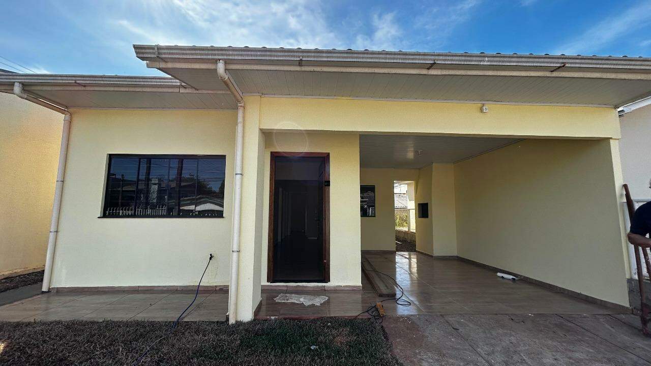 Casa para alugar com 3 dormitórios, 1 banheiro, 1 vaga de garagem e 92m² de área privativa no bairro Efapi