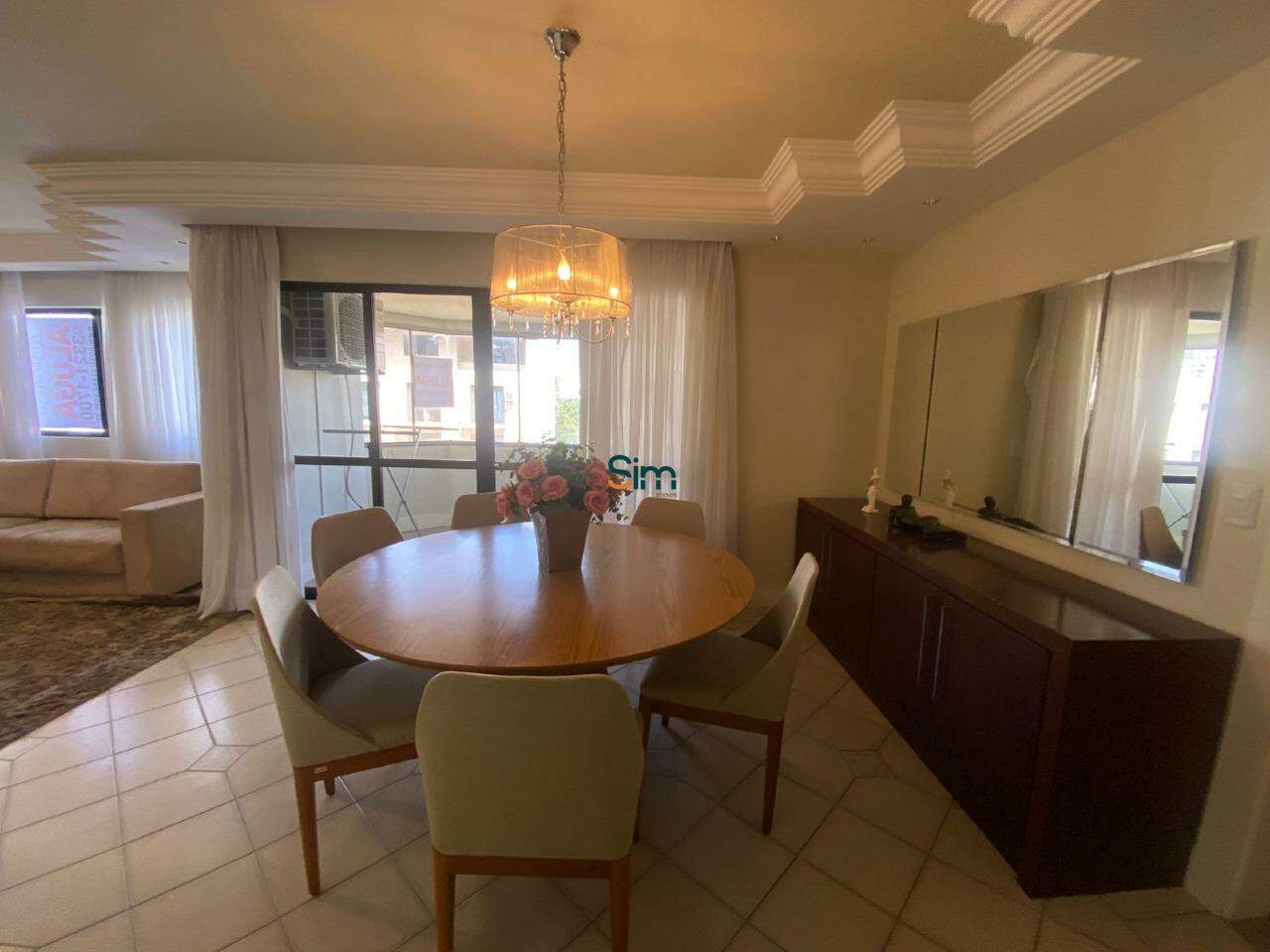 Apartamento para alugar com 3 dormitórios, 2 banheiros, 1 vaga de garagem e 190m² de área privativa no bairro Centro