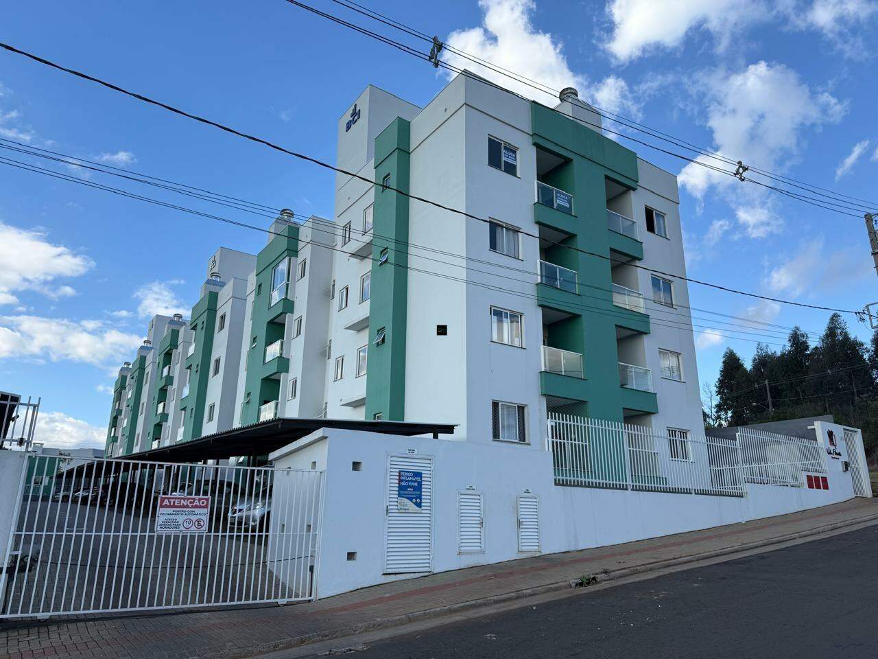 Apartamento para alugar com 2 dormitórios, 1 banheiro, 1 vaga de garagem e 56m² de área privativa no bairro Vederti
