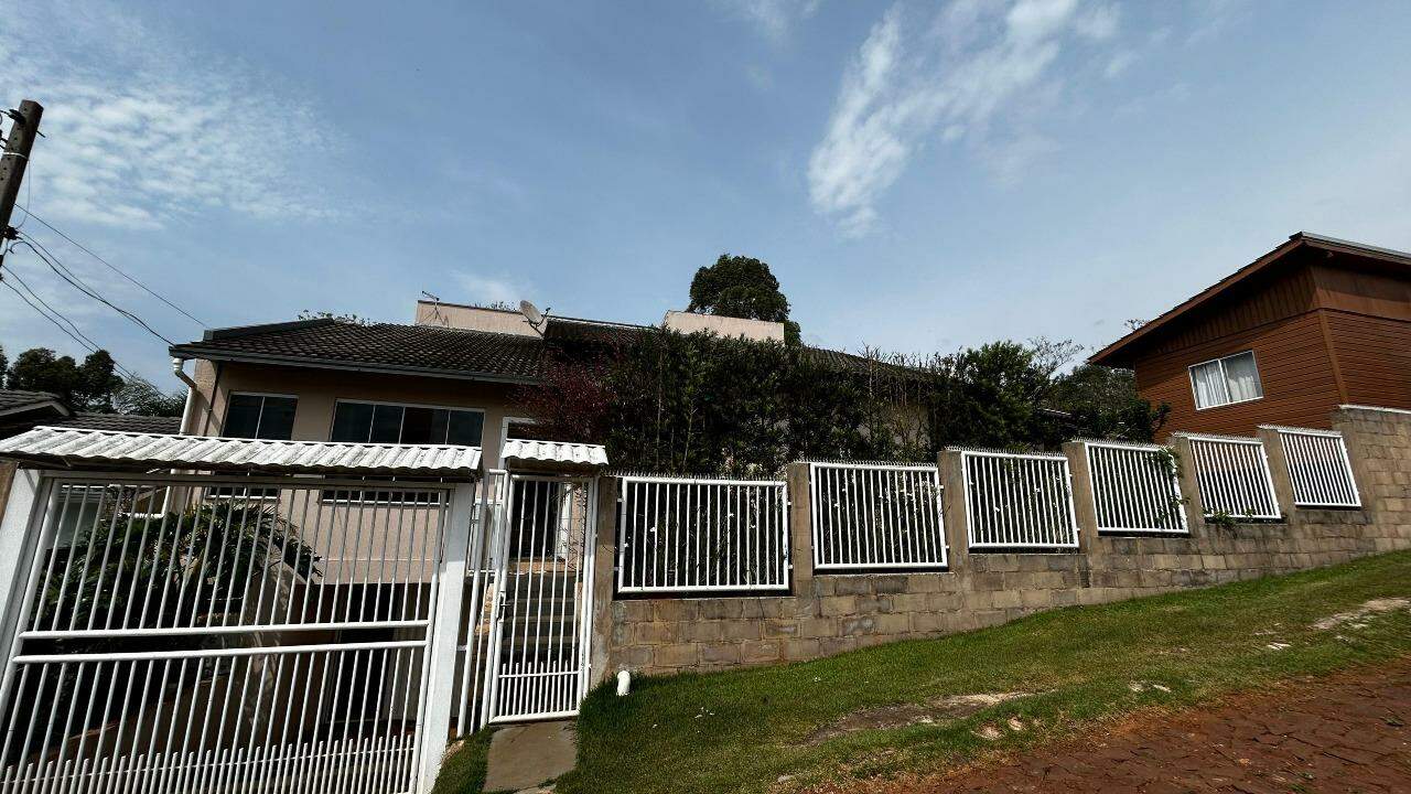 Casa à venda com 2 dormitórios, 1 banheiro, 1 vaga de garagem e 153m² de área privativa no bairro Efapi