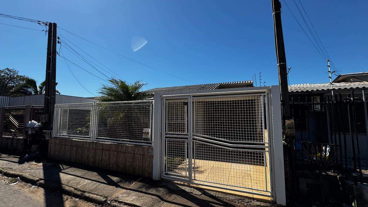 Casa para alugar com 2 dormitórios, 1 banheiro, 1 vaga de garagem e 129m² de área privativa no bairro Efapi