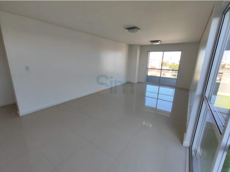 Apartamento à venda com 3 dormitórios, 1 banheiro, 2 vagas de garagens e 121m² de área privativa no bairro Universitário
