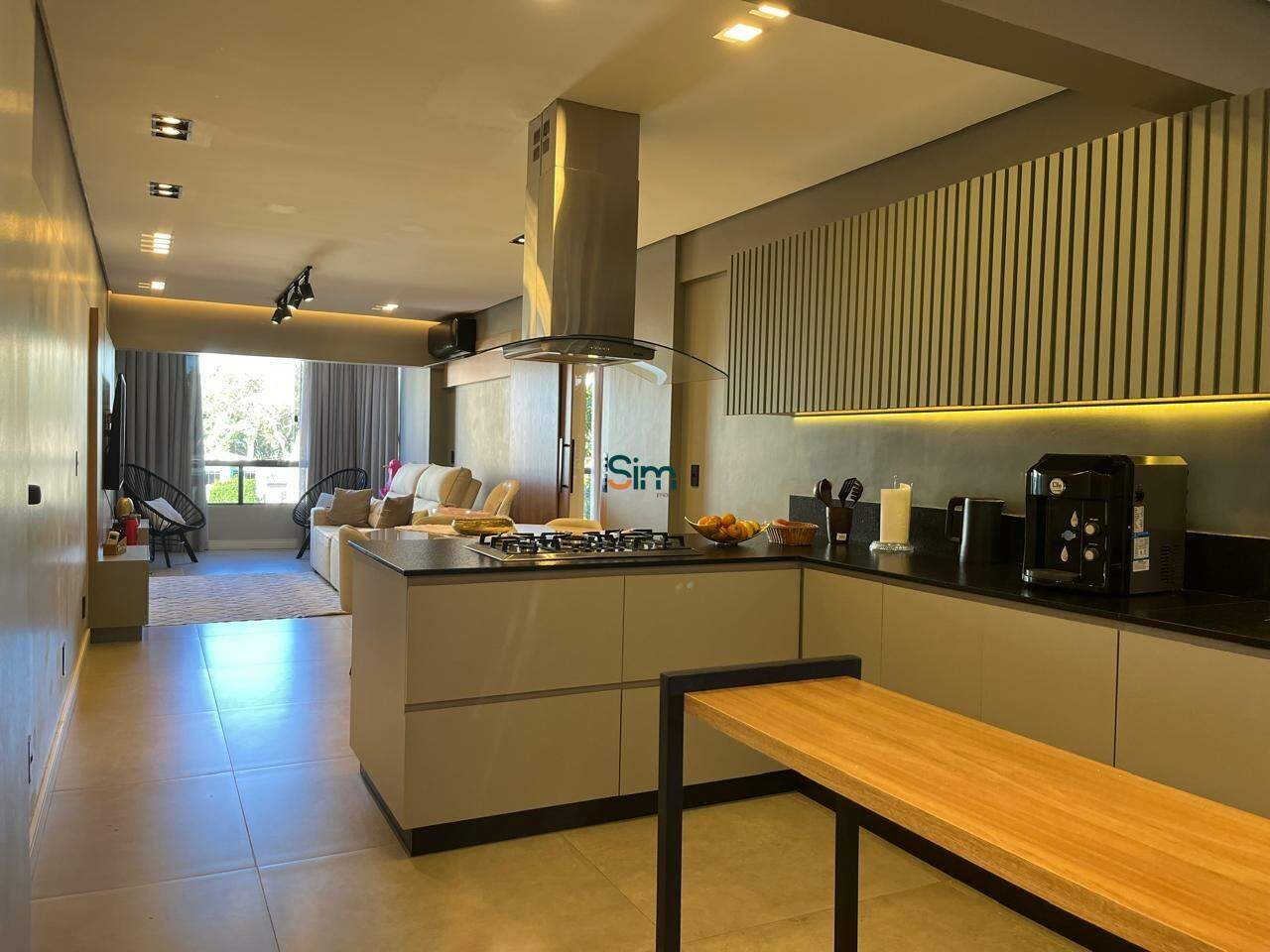 Apartamento à venda com 3 dormitórios, 1 banheiro, 2 vagas de garagens e 96m² de área privativa no bairro Centro