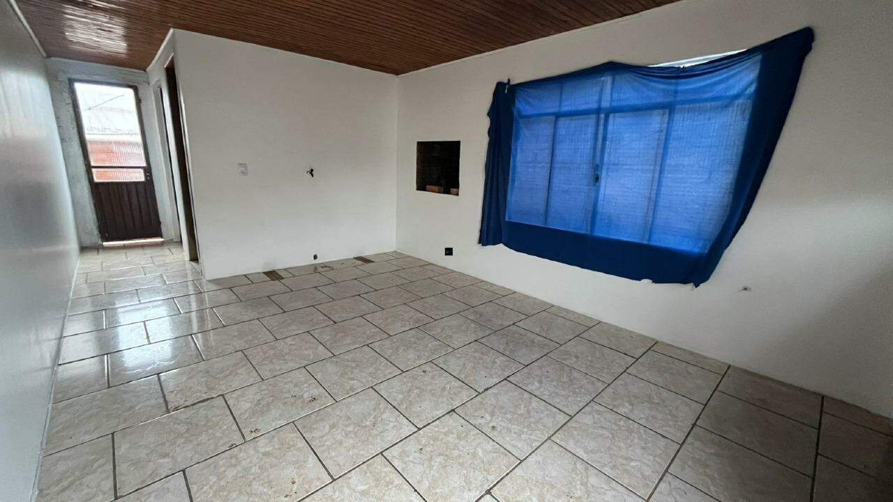 Casa para alugar com 1 dormitório, 1 banheiro, 1 vaga de garagem e 50m² de área privativa no bairro Efapi