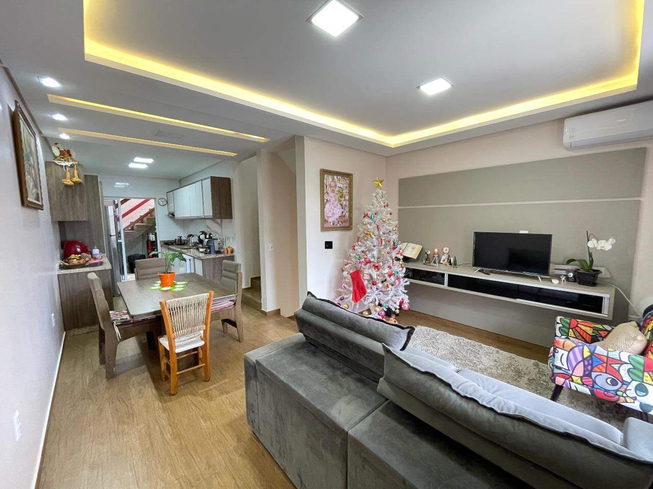 Casa à venda com 3 dormitórios, 2 banheiros, 3 vagas de garagens e 200m² de área privativa no bairro Paraíso