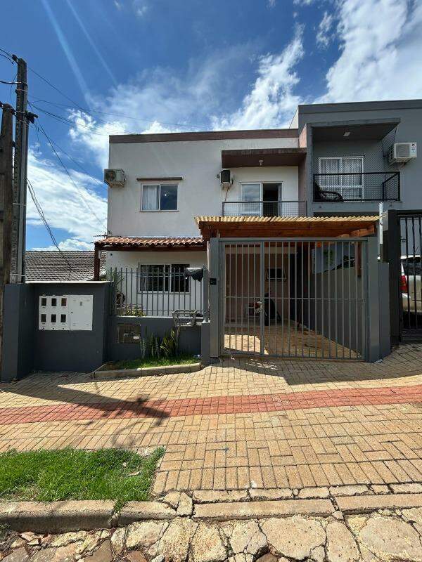Casa à venda com 2 dormitórios, 1 banheiro, 1 vaga de garagem e 70m² de área privativa no bairro Engenho Braun
