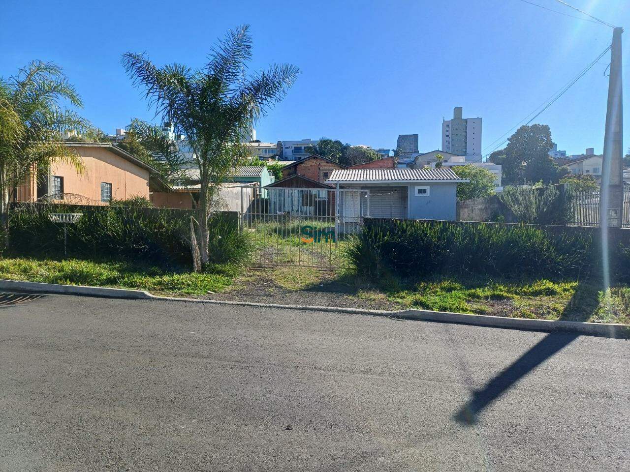 Casa para alugar com 2 dormitórios, 1 banheiro, 1 vaga de garagem e 36m² de área privativa no bairro Esplanada