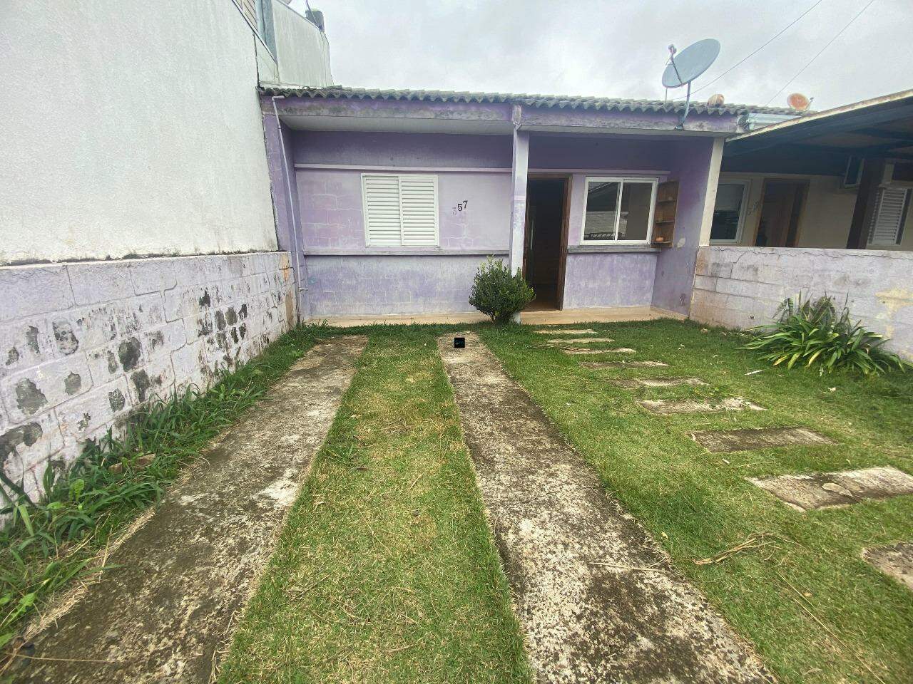 Casa para alugar com 2 dormitórios, 1 banheiro, 1 vaga de garagem e 50m² de área privativa no bairro Di Fiore
