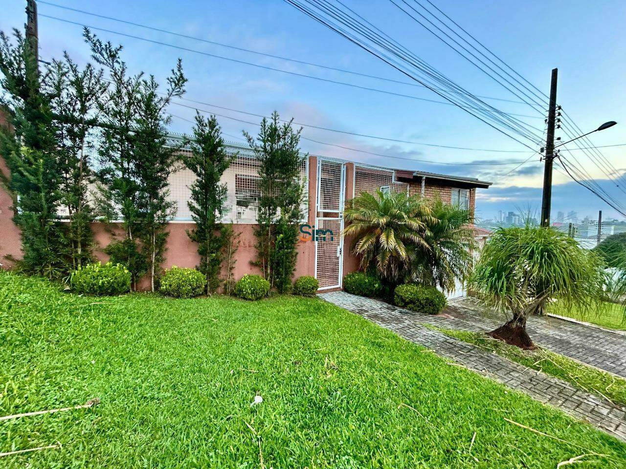 Casa à venda com 3 dormitórios, 1 banheiro, 2 vagas de garagens e 163m² de área privativa no bairro Paraíso