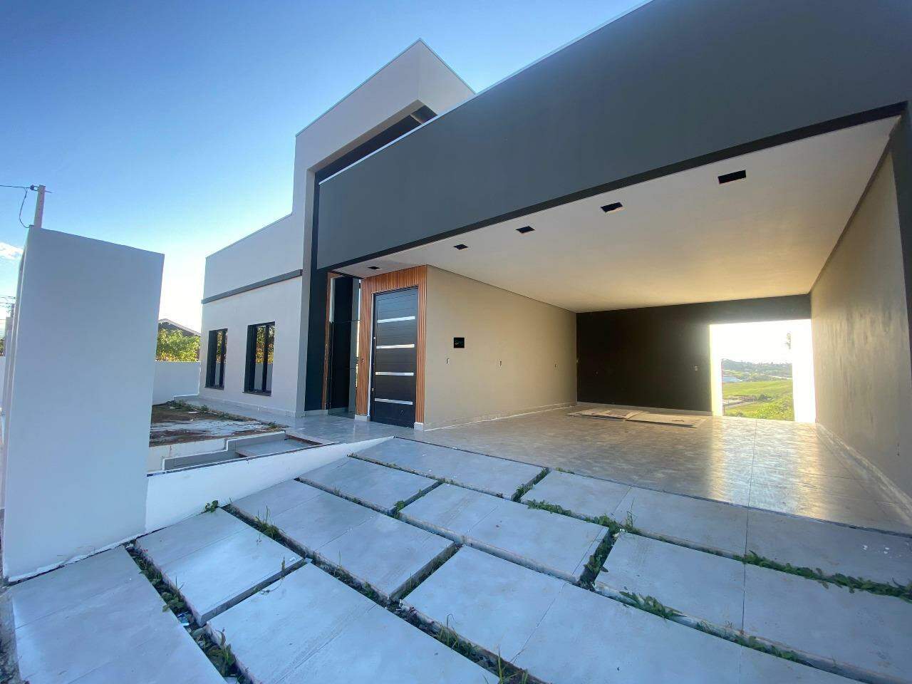 Casa à venda com 3 dormitórios, 2 banheiros, 2 vagas de garagens e 220m² de área privativa no bairro Líder