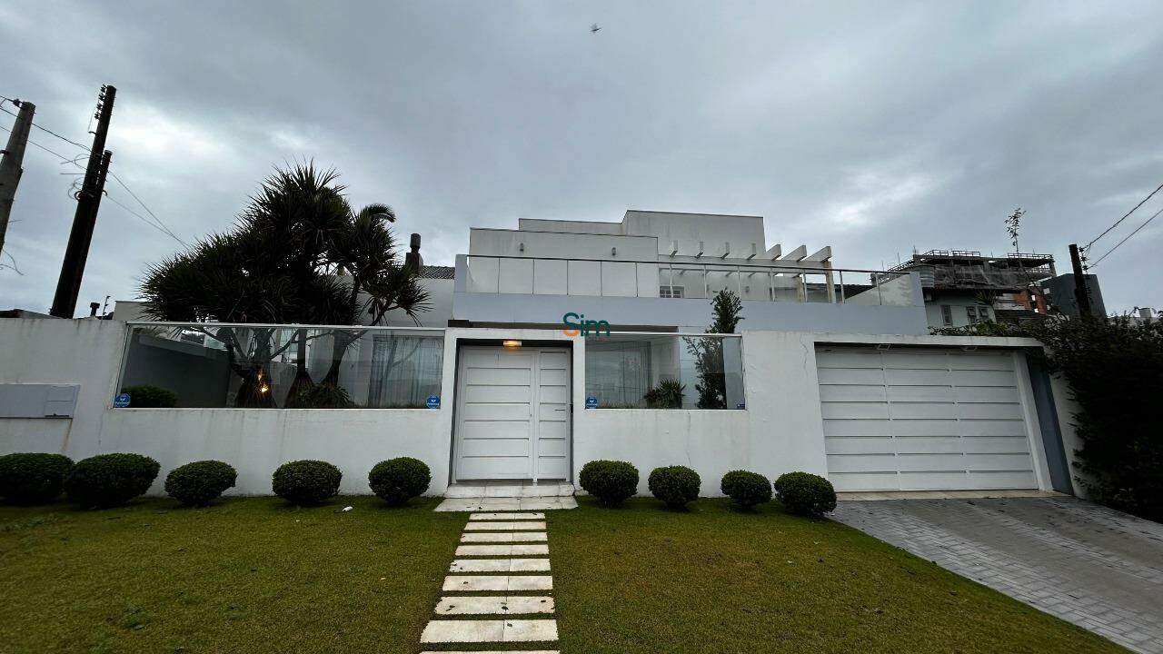 Casa para alugar com 3 dormitórios, 1 banheiro, 3 vagas de garagens e 385m² de área privativa no bairro Maria Goretti