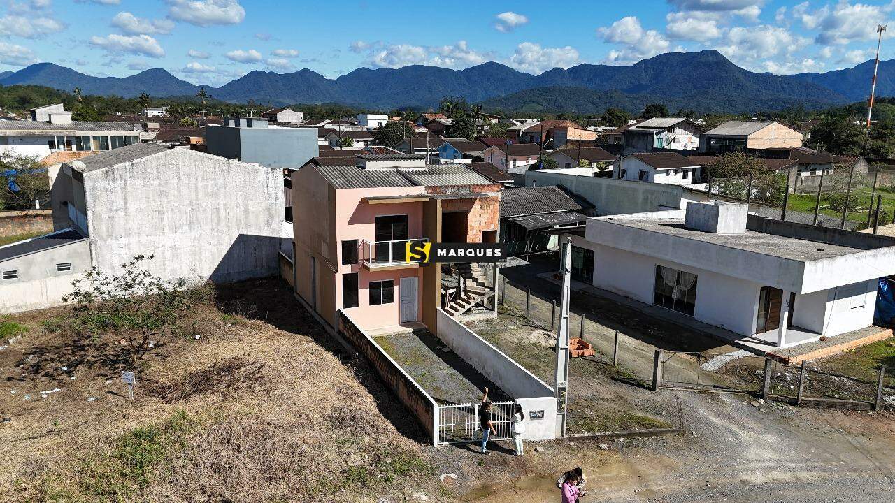 Geminado para alugar  no Morro do Meio - Joinville, SC. Imóveis