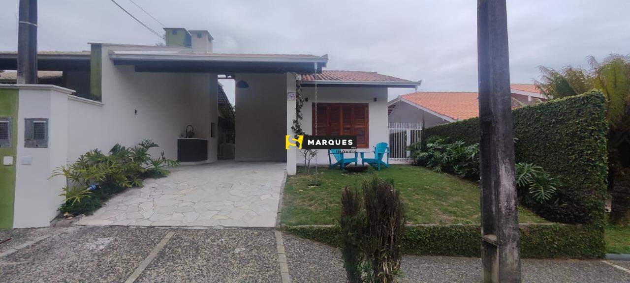 Casa para alugar  no Bom Retiro - Joinville, SC. Imóveis