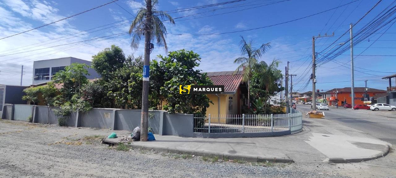 Casa para alugar  no Fátima - Joinville, SC. Imóveis