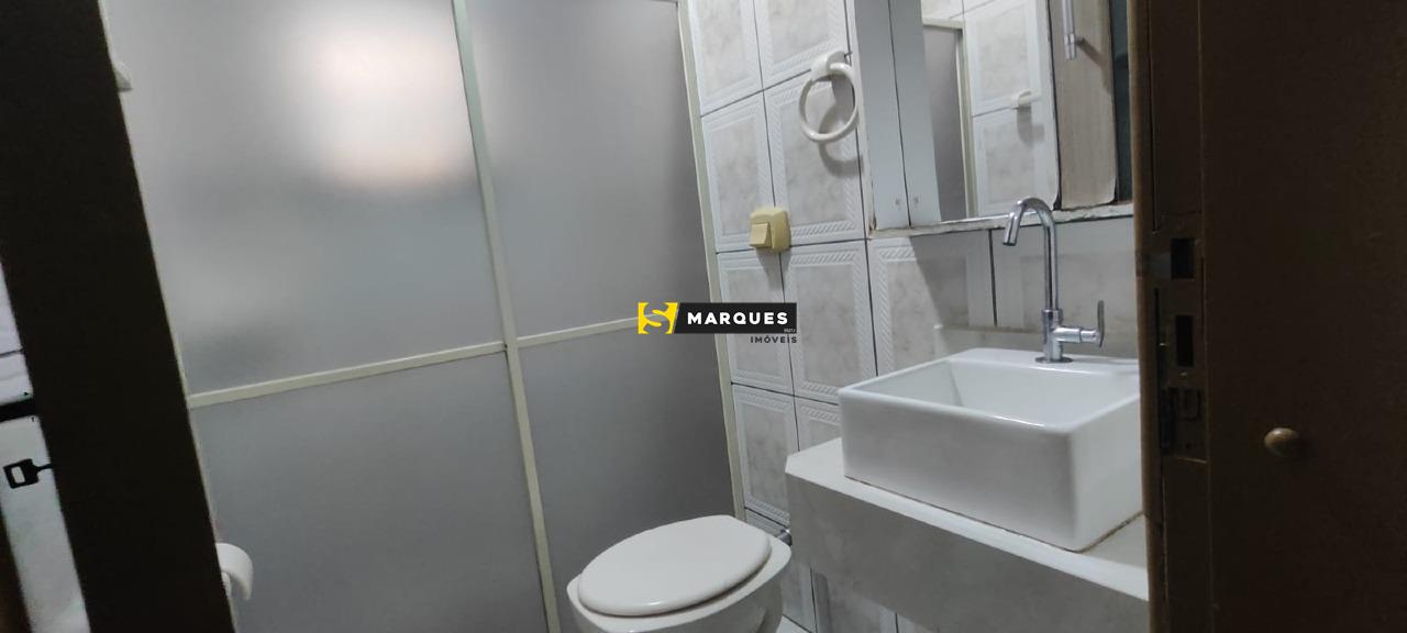 Casa com 3 Dormitórios para alugar, 75 m² por R$ 2.400,00 Casa com 3 Dormitórios para alugar, 75 m² por R$ 2.400,00