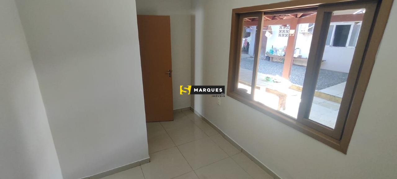 Casa com 3 Dormitórios para alugar, 75 m² por R$ 2.400,00 Casa com 3 Dormitórios para alugar, 75 m² por R$ 2.400,00