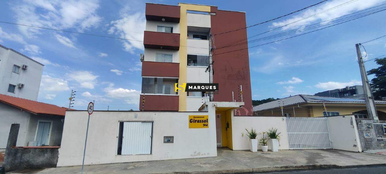Apartamento para alugar  no Iririú - Joinville, SC. Imóveis