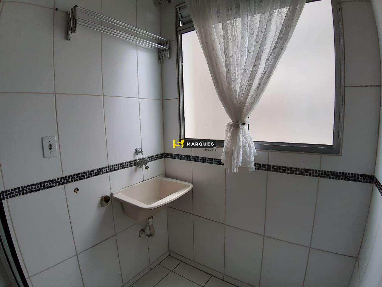 Apartamento com 2 Dormitórios à venda, 48 m² por R$ 250.000,00 Apartamento com 2 Dormitórios à venda, 48 m² por R$ 250.000,00