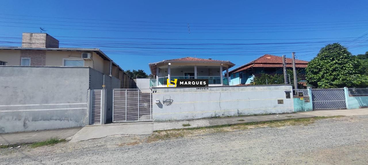 Sobrado à venda  no Paranaguamirim - Joinville, SC. Imóveis