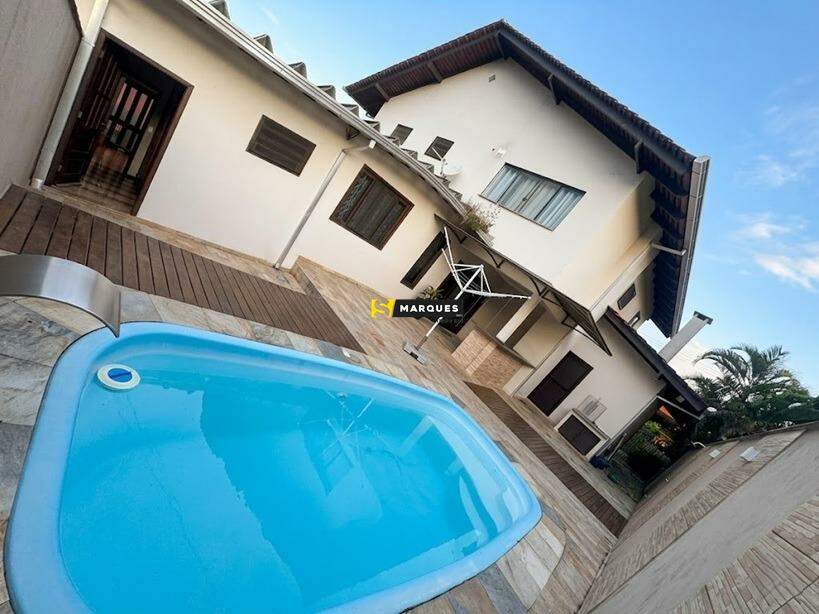 Casa para alugar  no Anita Garibaldi - Joinville, SC. Imóveis