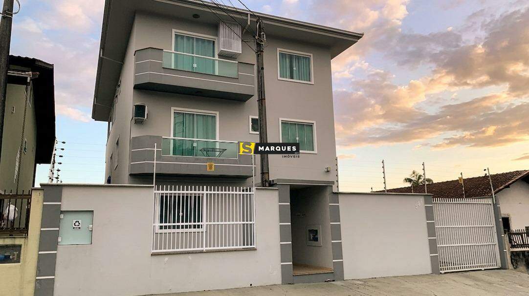 Apartamento para alugar  no Iririú - Joinville, SC. Imóveis