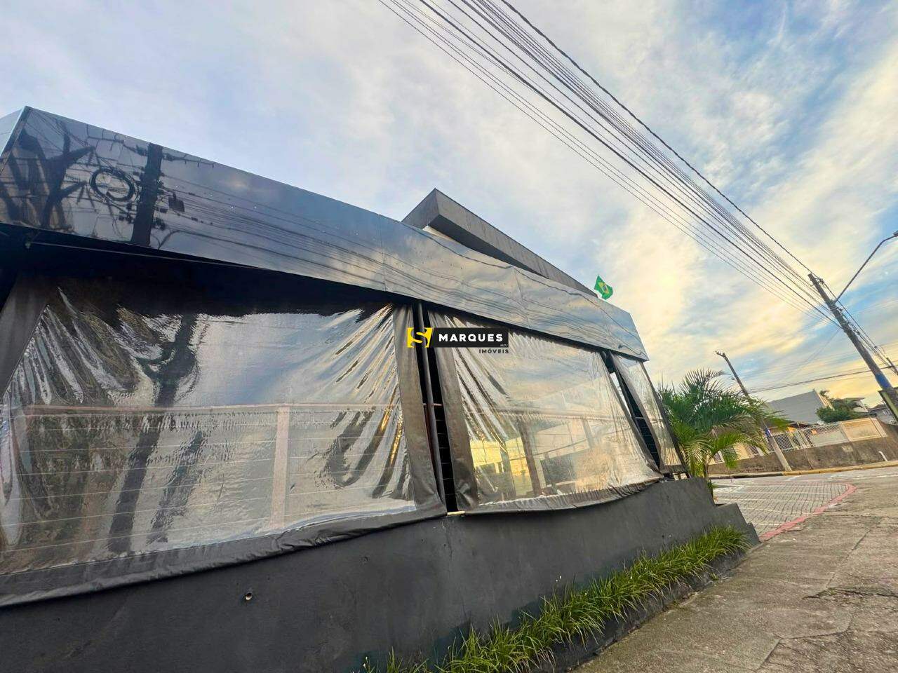 Sala comercial para alugar  no Iririú - Joinville, SC. Imóveis