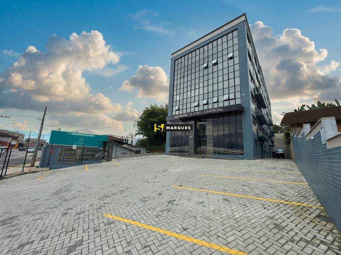 Sala comercial para alugar  no Floresta - Joinville, SC. Imóveis