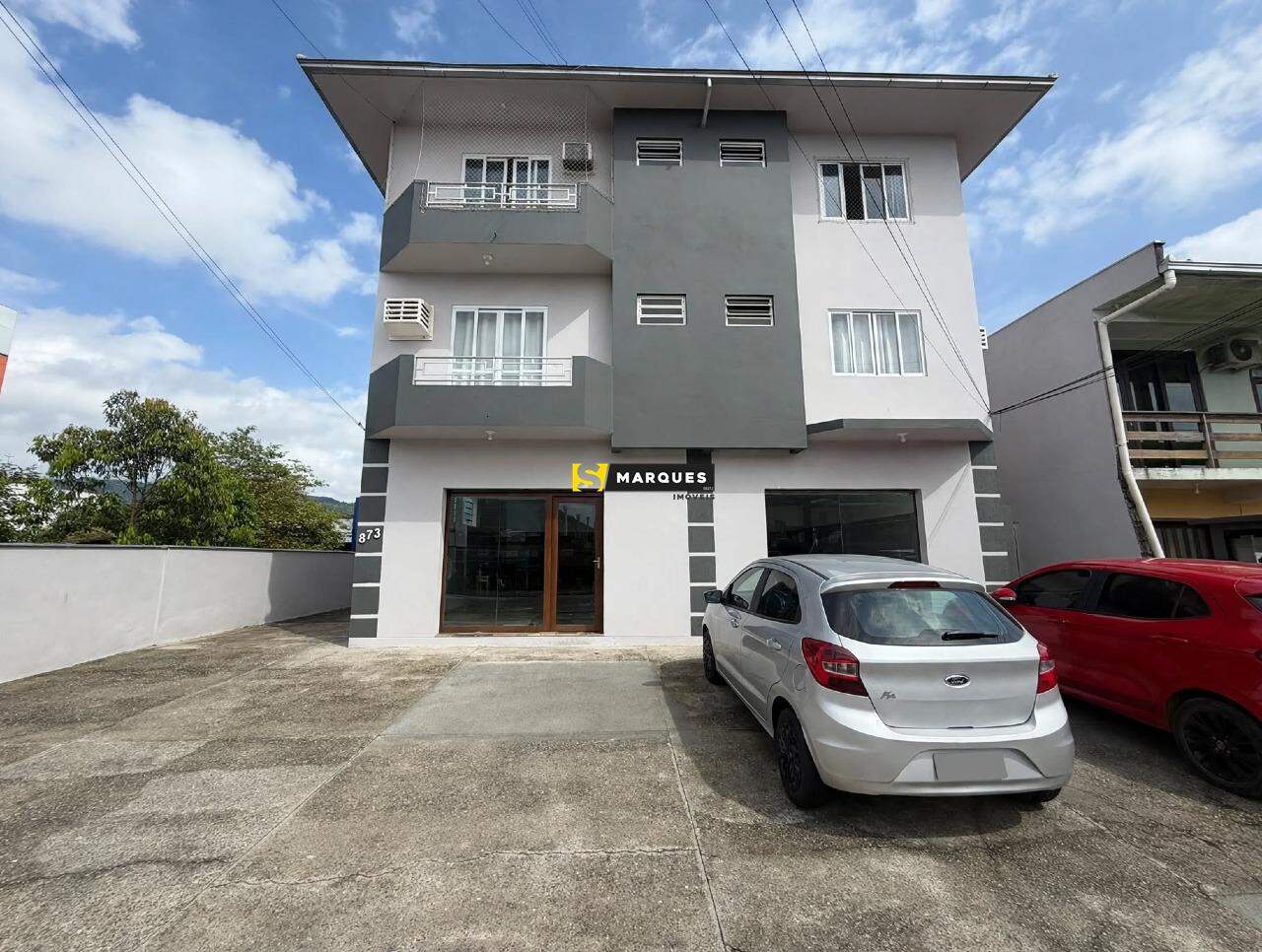Apartamento com 1 Dormitórios para alugar, 50 m² por R$ 1.300,00 Apartamento com 1 Dormitórios para alugar, 50 m² por R$ 1.300,00