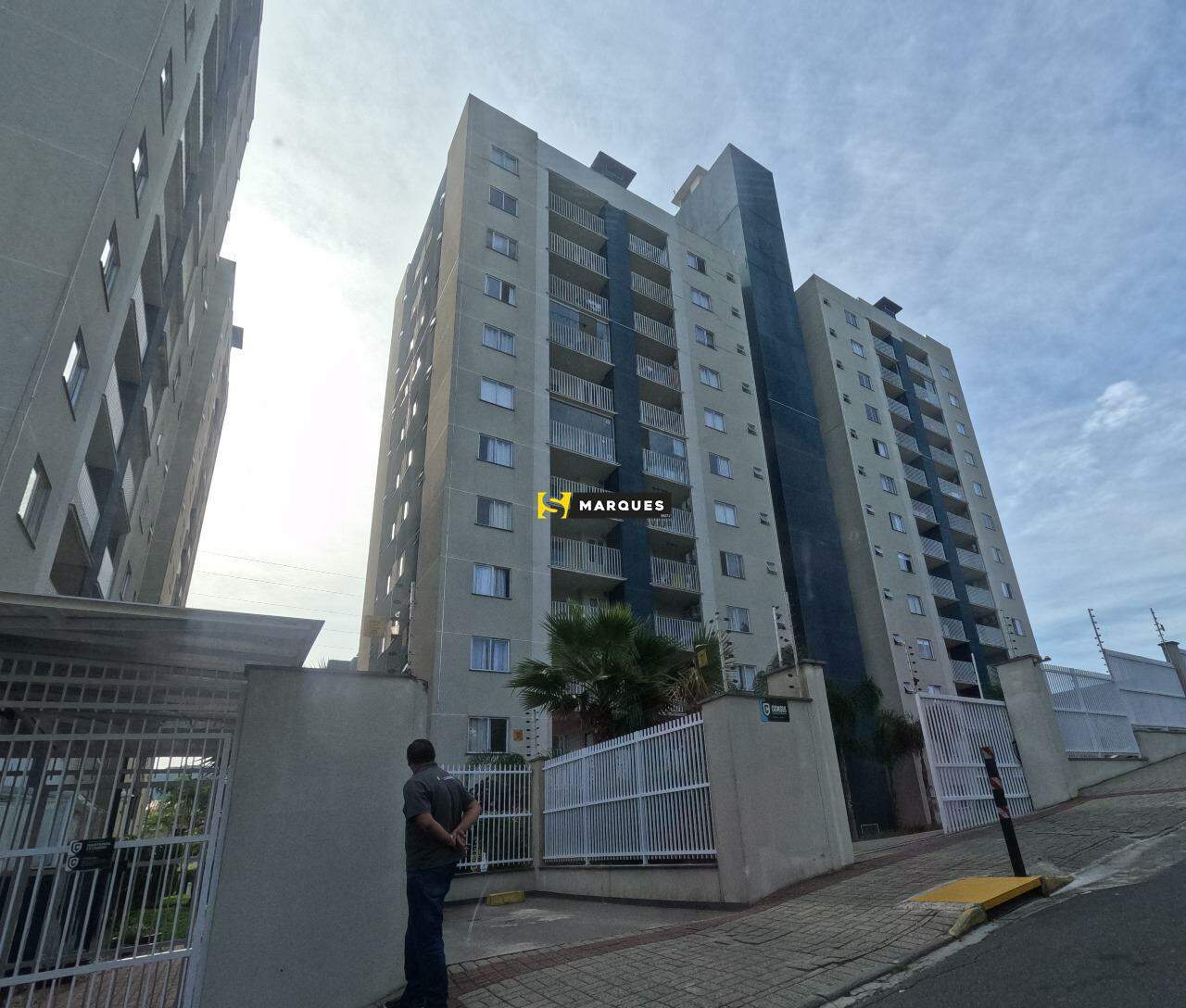 Apartamento para alugar  no Anita Garibaldi - Joinville, SC. Imveis