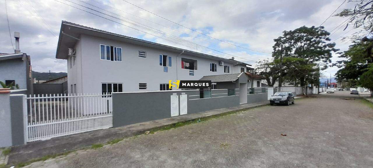 Sobrado de 242m² no bairro Iririú, em Joinville | Eu Corretor