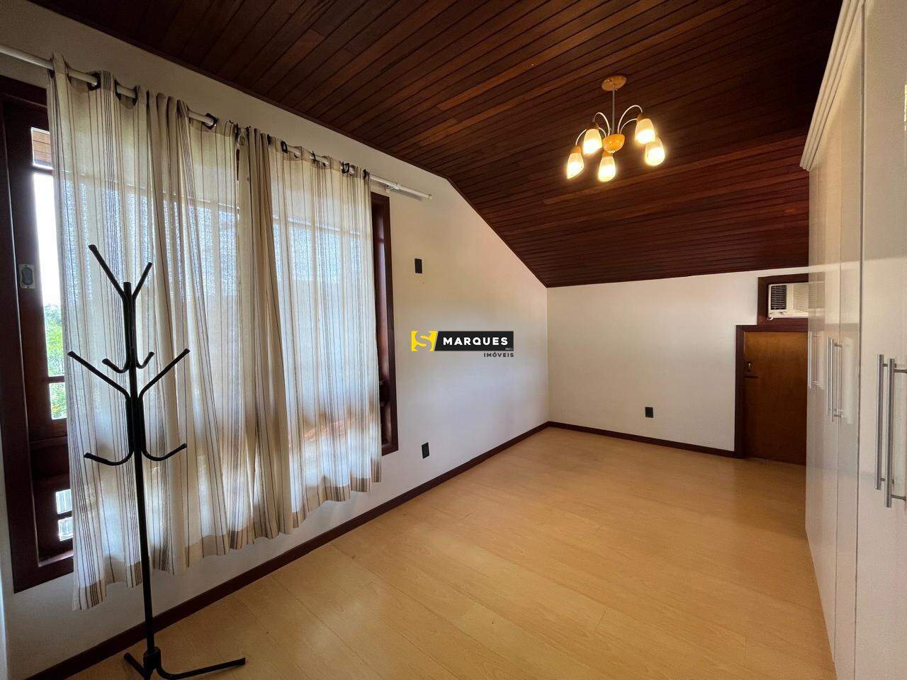 Casa para alugar com 4 quartos, 289m² - Foto 19