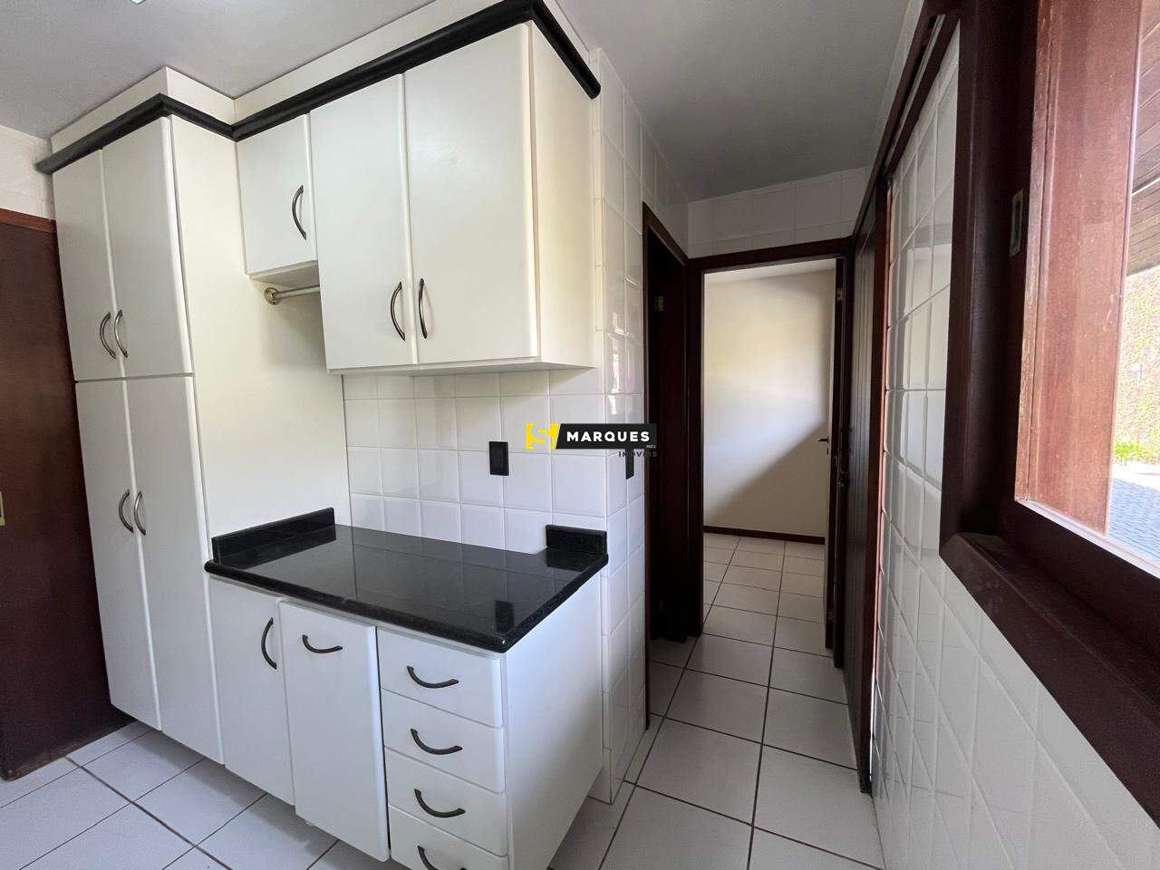 Casa para alugar com 4 quartos, 289m² - Foto 10