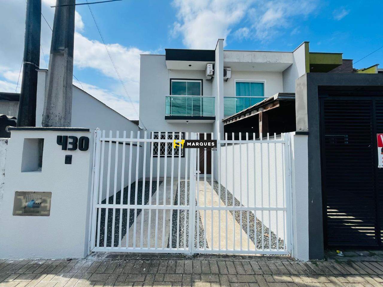 Geminado para alugar  no Comasa - Joinville, SC. Imóveis