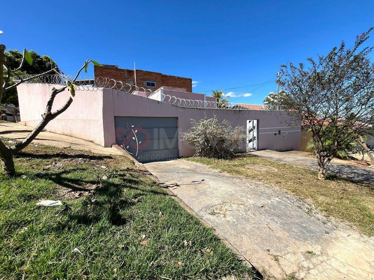 Casa à venda no Setor Serrinha: 