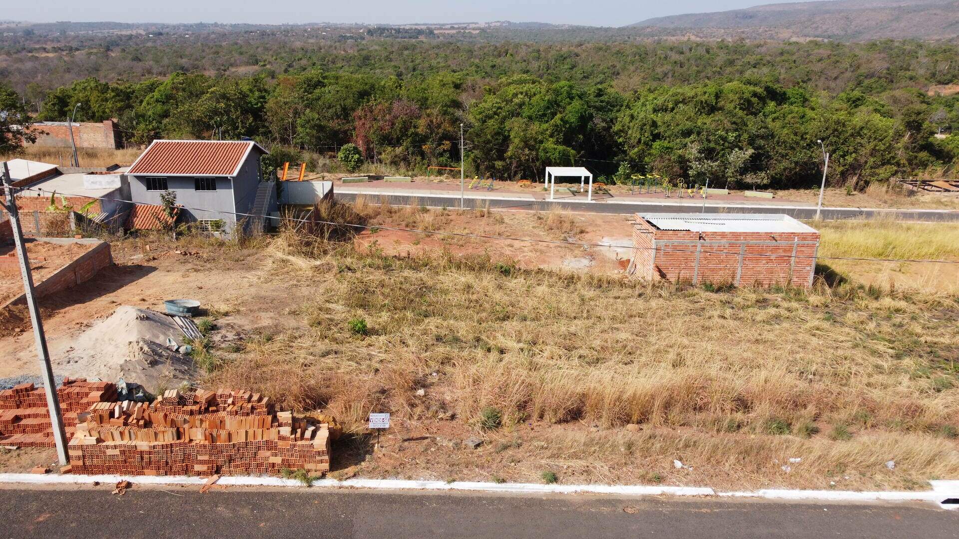 Terreno à venda no Jardim dos Ipês: 