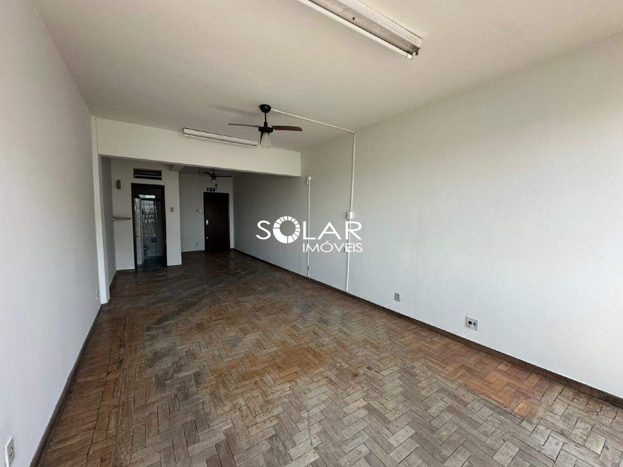 Sala para aluguel no Centro: 