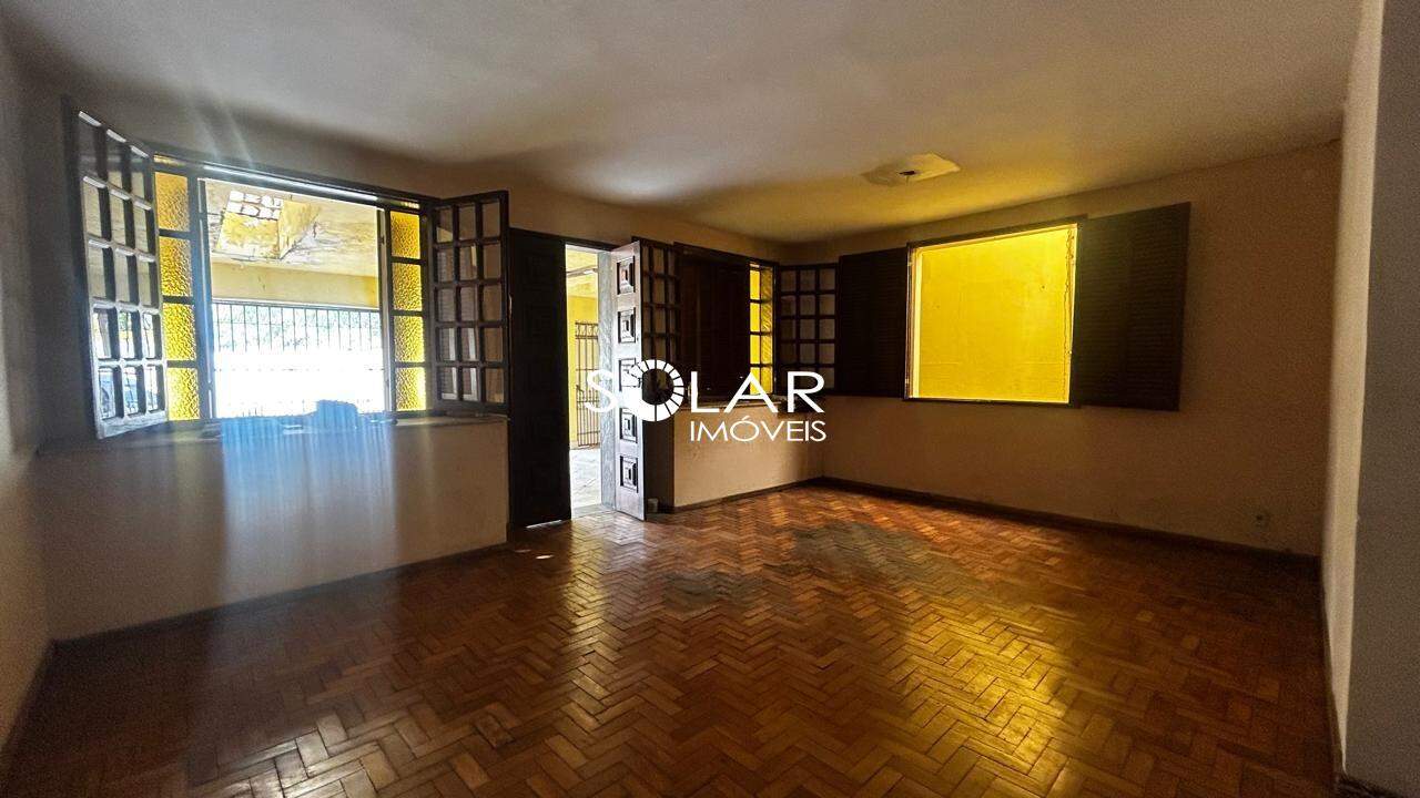 Casa à venda no Centro: 
