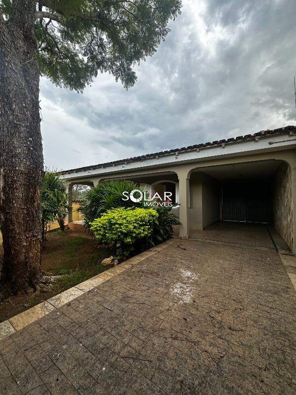 Casa à venda no Lourdes: 