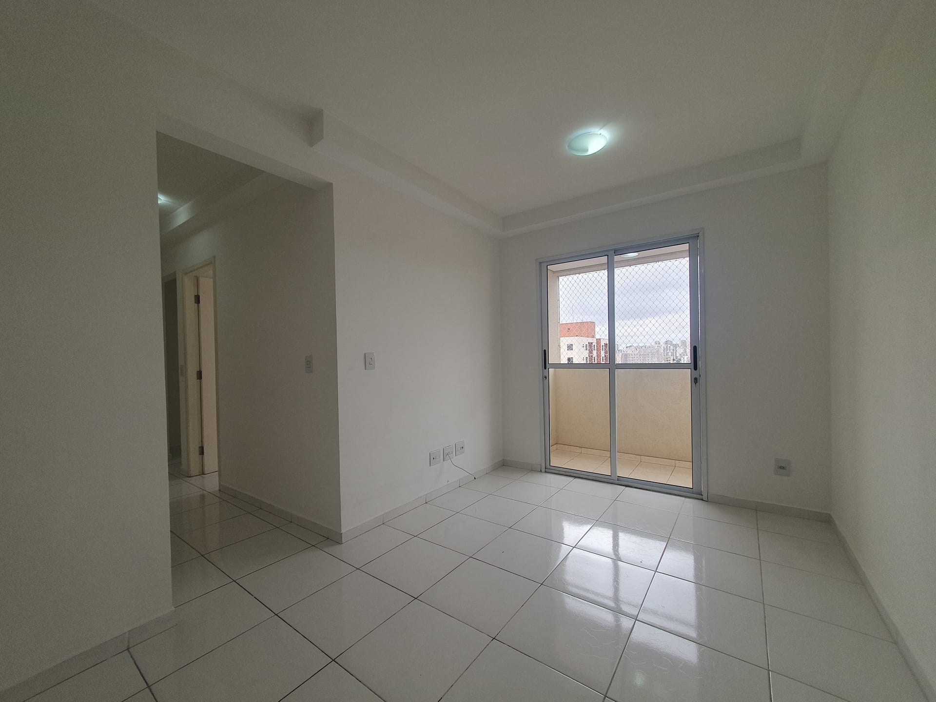 Apartamento para aluguel no Vila das Belezas: 2-sala1758651788490.jpg